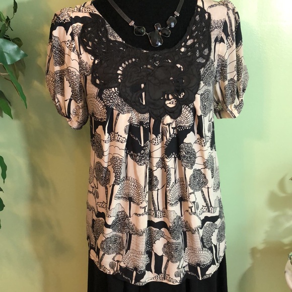 Urban Outfitters/ Kimchi & Blue Cream and Black Silk Blouse Size M - Picture 5 of 13